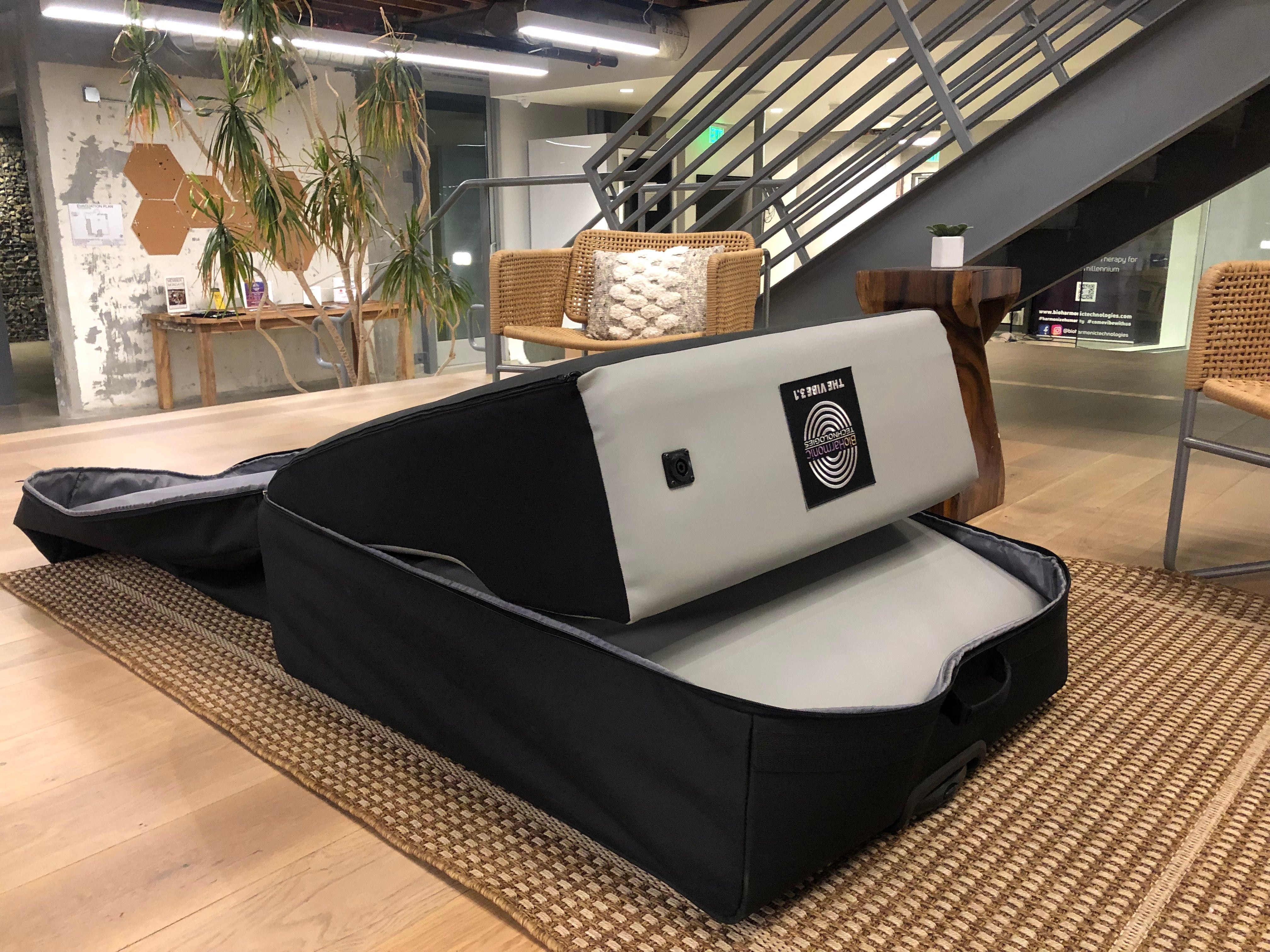 VIBE 3.1 Rolling Travel Bag